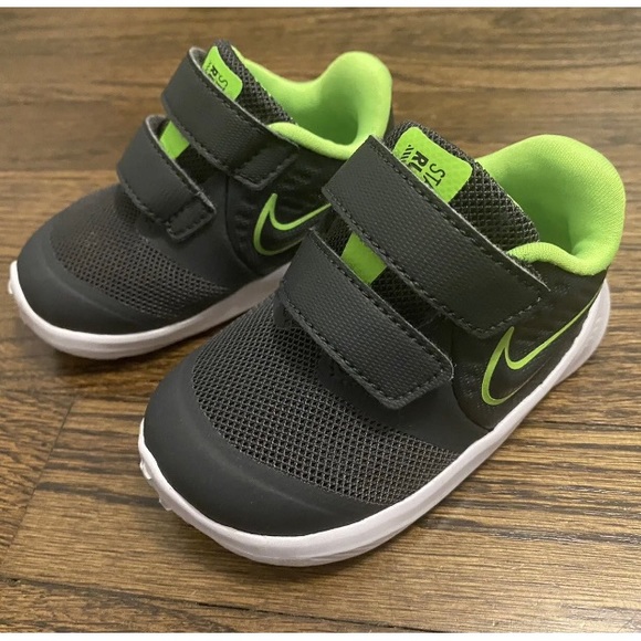 Nike Other - Final price drop 🎉HP🎉🎉Nike Star Runner 2 Sneaker toddler size 4c black/green.